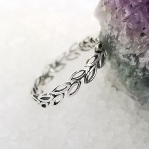 {The Little Leaves Ring} Sterling Silver Band .925